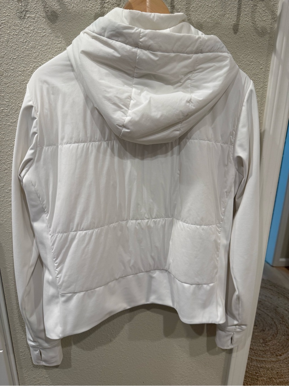 Vuori Chilled Out Insulated Jacket White XL - Picture 4 of 6